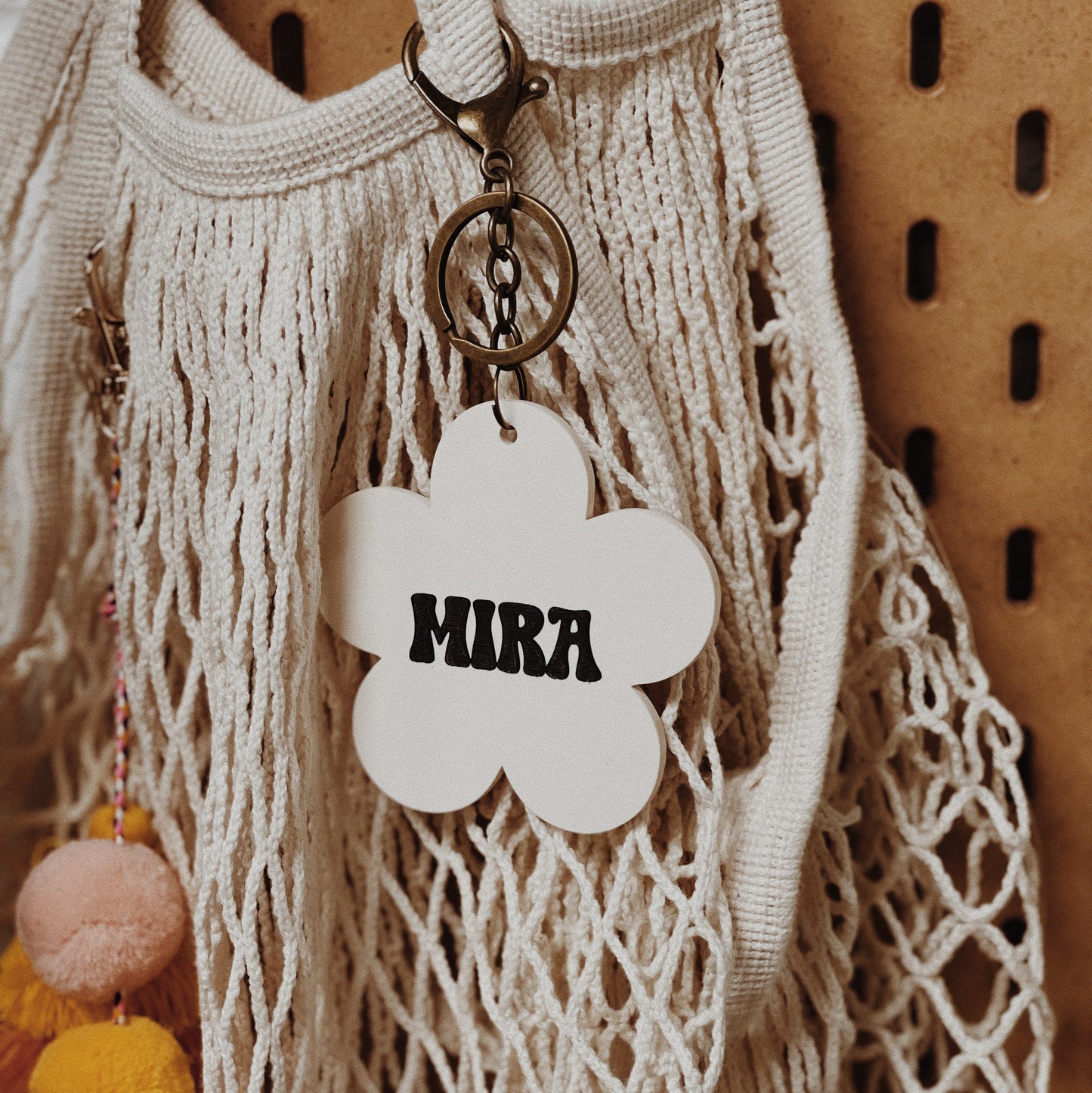 Personalized Retro Daisy Keychain
