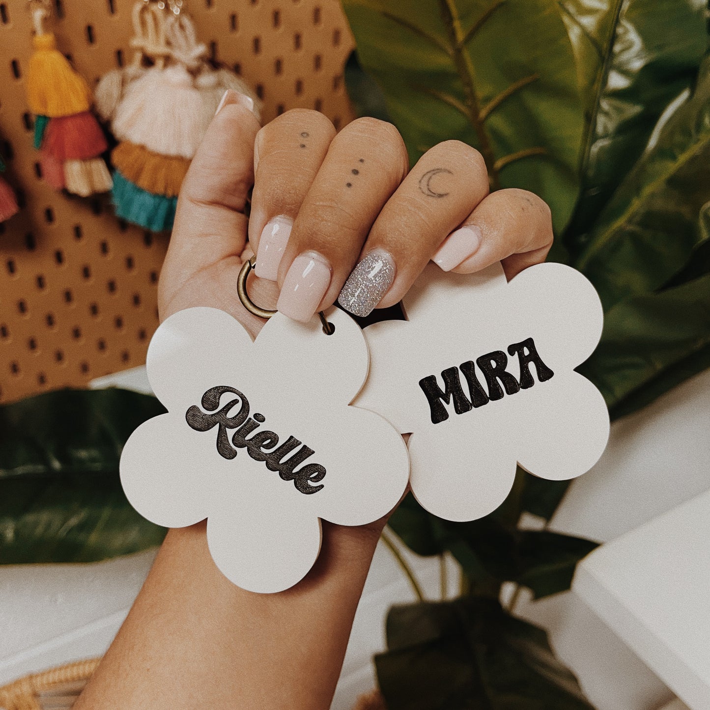 Personalized Retro Daisy Keychain