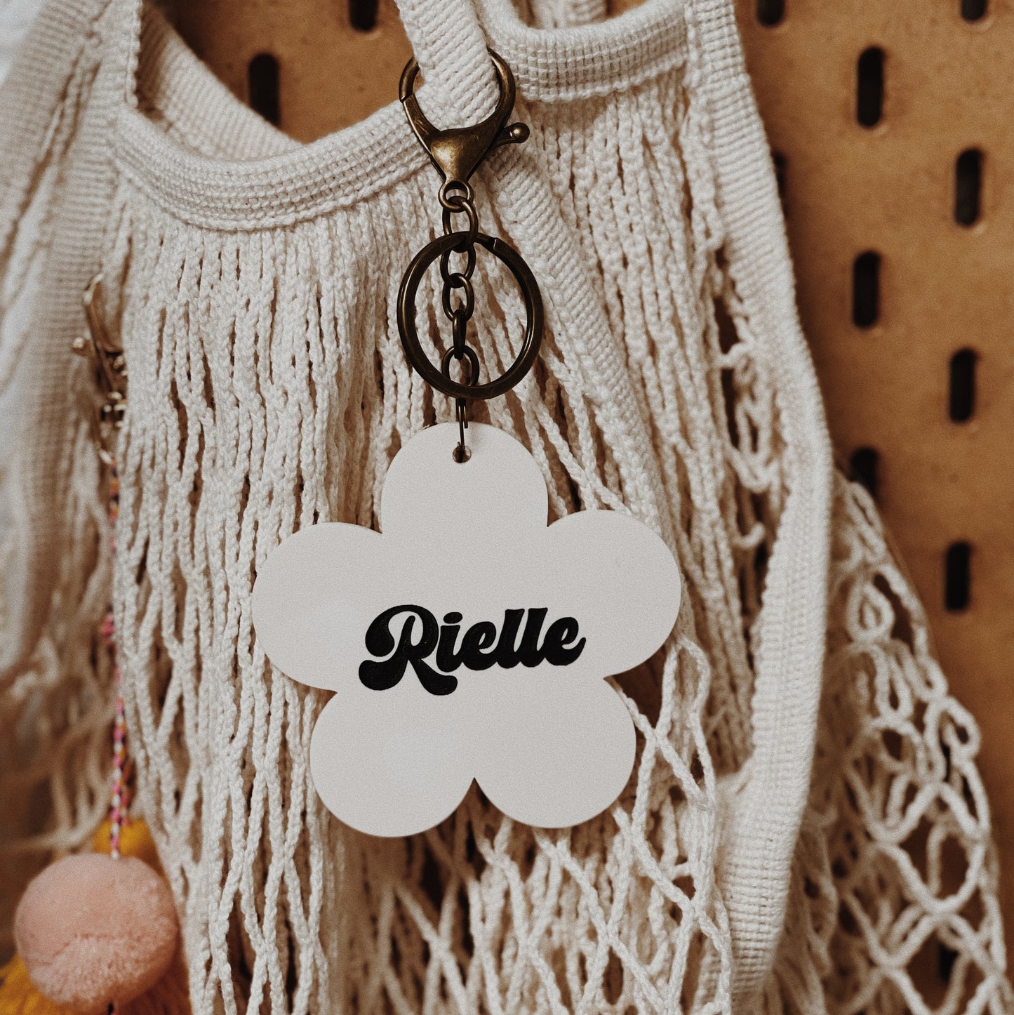 Personalized Retro Daisy Keychain